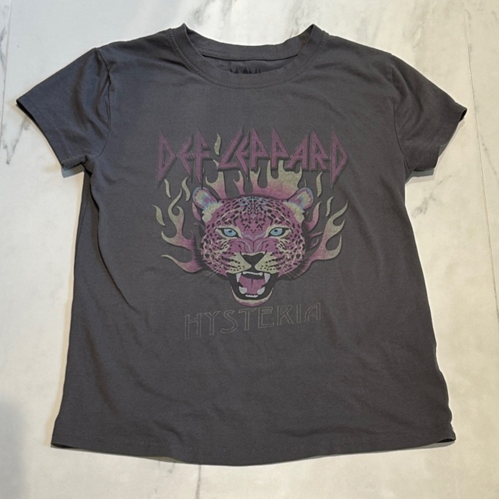Def Leppard Hysteria Gray and Pink Band T-Shirt